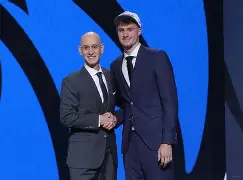 欧宝体育-美国男篮热身赛塞尔维亚回放2024